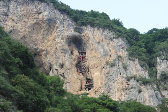 关山草原旅游风景区、龙门洞景区介绍